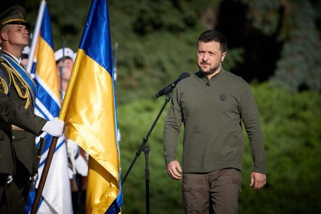 'Ми свою землю не подаруємо окупанту': Зеленський привітав українців з Днем Державного прапора. Відео