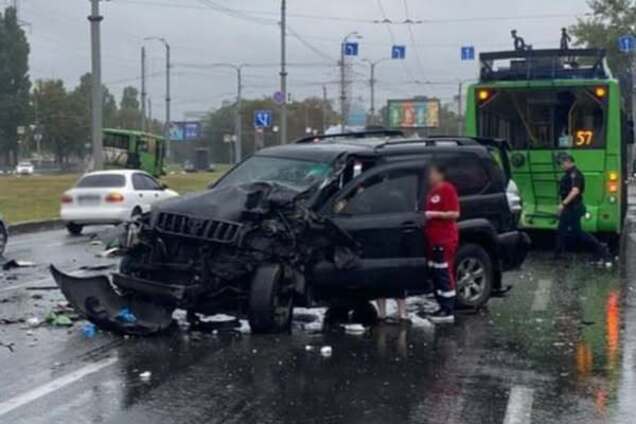 У Харкові авто зі швидкістю 140 км/год влетіло у тролейбус та маршрутку: багато постраждалих. Фото