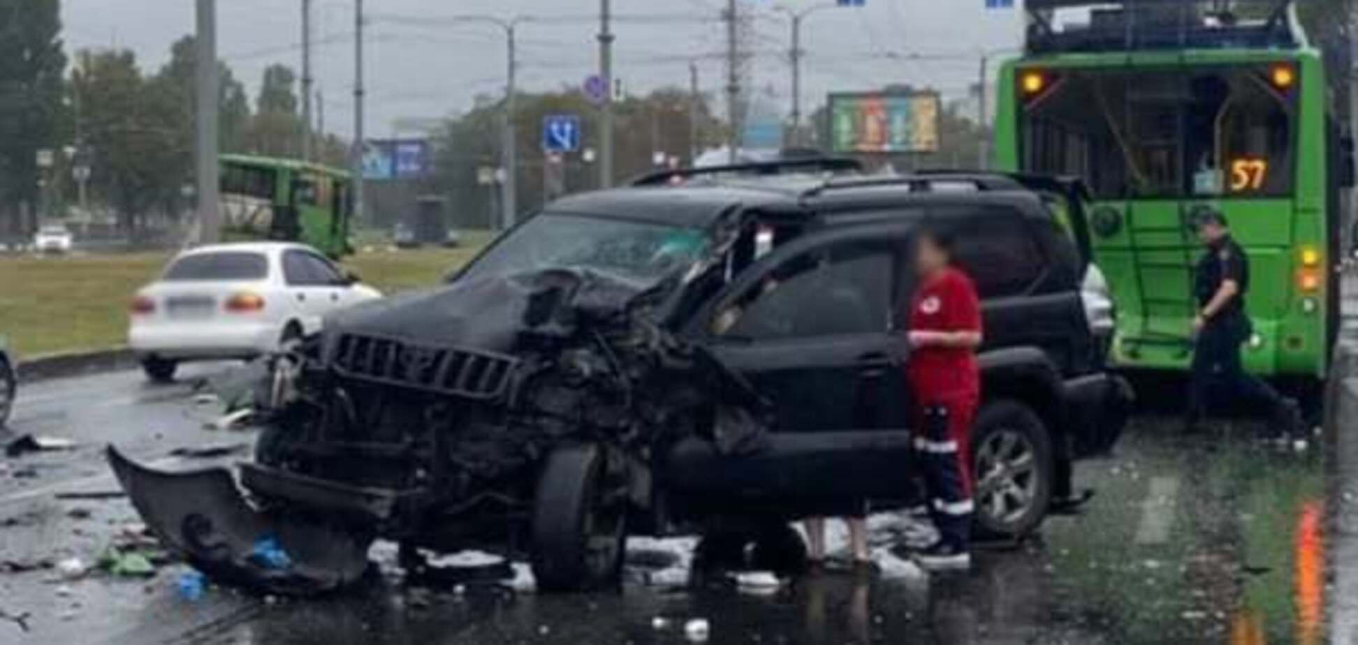 У Харкові авто зі швидкістю 140 км/год влетіло у тролейбус та маршрутку: багато постраждалих. Фото