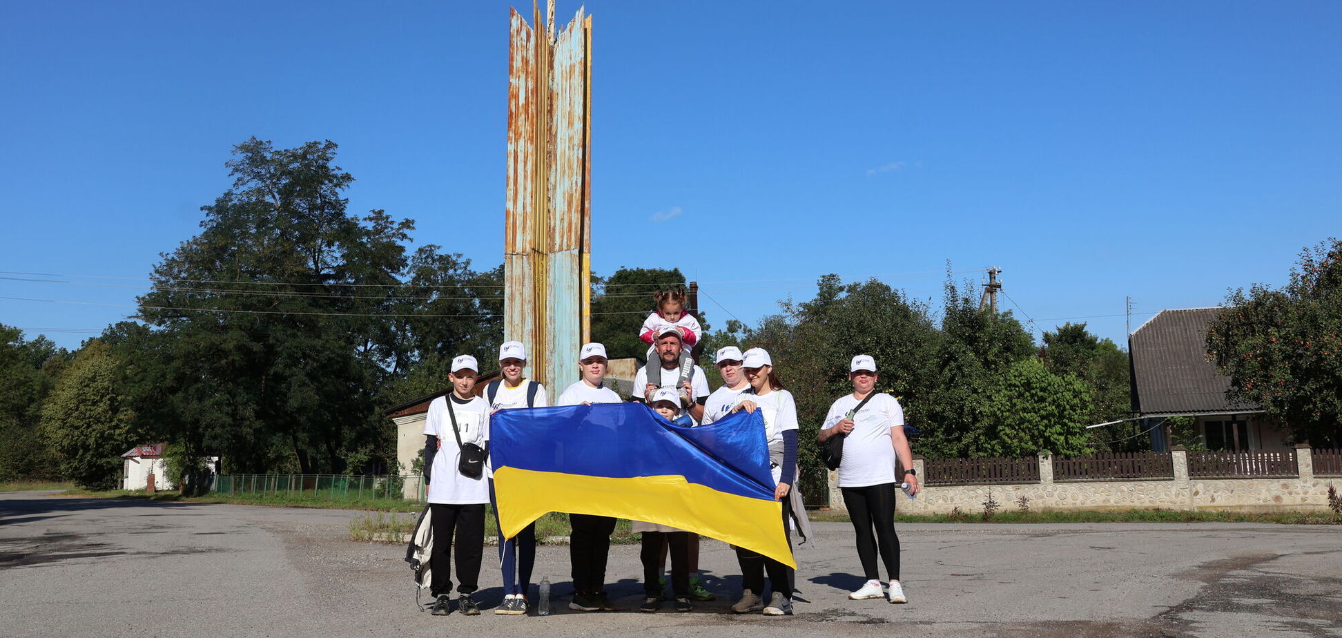 'Українські вертольоти' підтримали перший в Україні ветеранський марш-кидок Carpathian YOMP