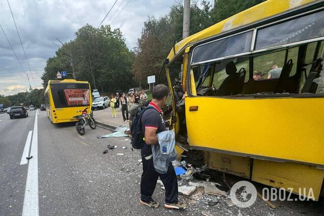 У Києві сталась ДТП за участі маршрутки та автобуса: є постраждалі. Подробиці, фото та відео