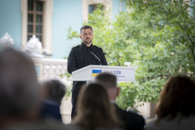 'Поможет сохранить молодежь для Украины': Зеленский о разрешении выезда за границу мужчинам в возрасте 18-22 лет