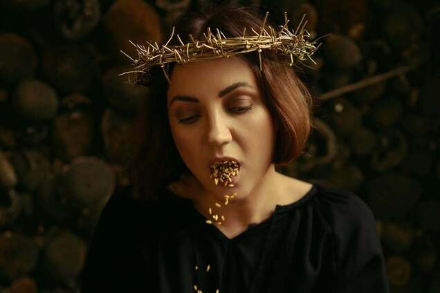 Оля Цибульская объяснила идею фотосессии в терновом венке, которая собрала шквал критики в сети