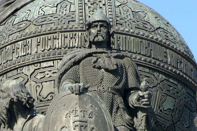 Памятник Рюрику в Великом Новгороде, РФ