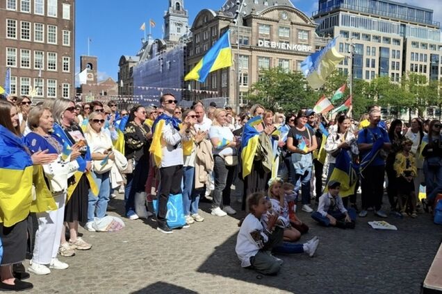 В Амстердамі пройшов мітинг до Дня Незалежності України: був присутній міністр оборони. Фото