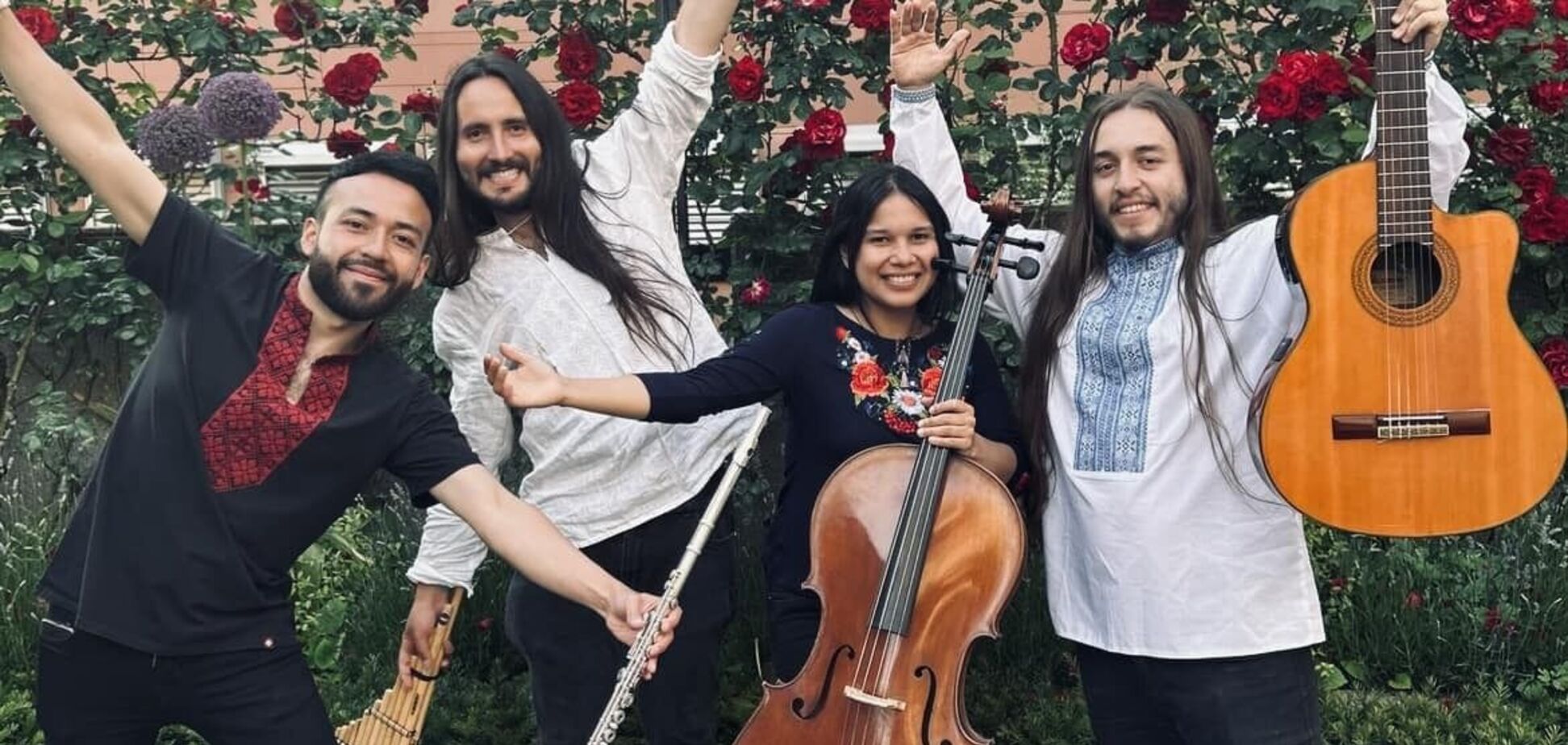 Колумбійський гурт заспівав гімн Української Народної Республіки в центрі Львова та зчинив фурор у мережі. Відео