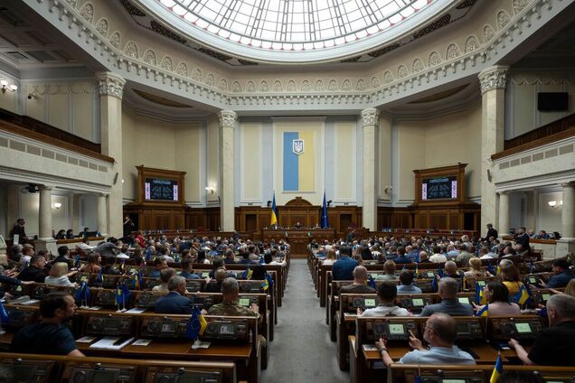 У Раді зареєстрували законопроєкт про дозвіл на виїзд за кордон чоловікам до 24 років