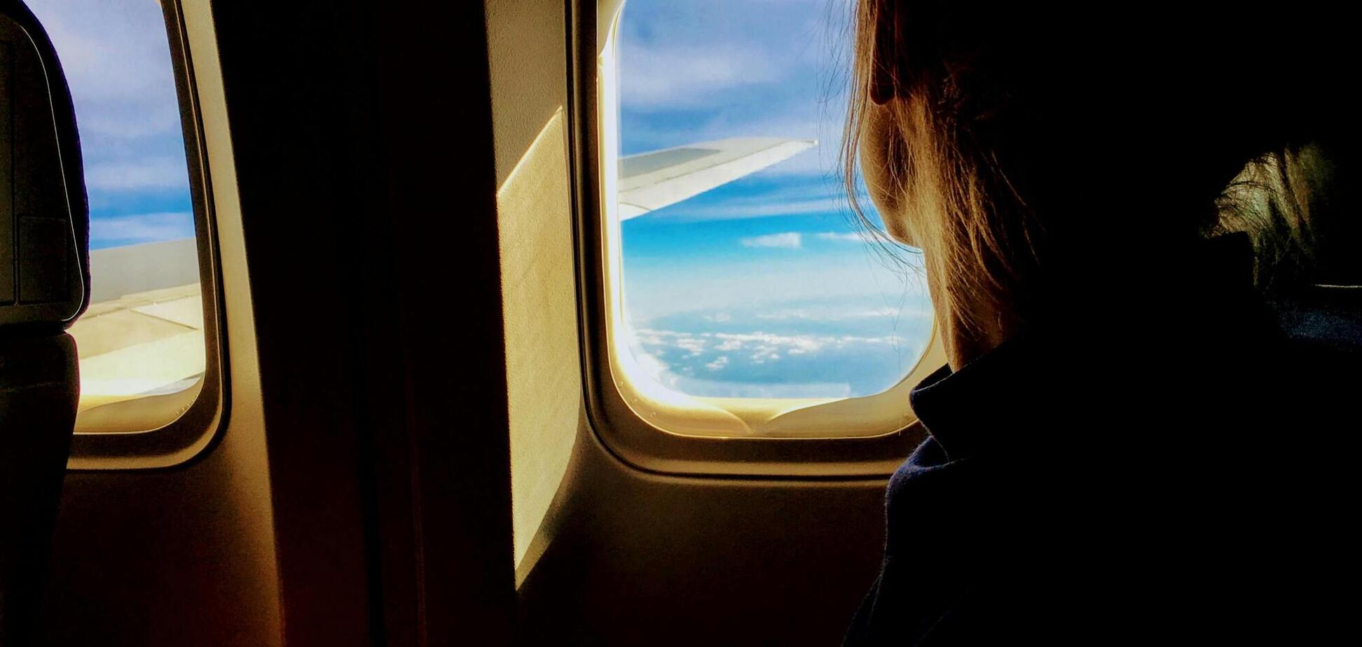 Семья попыталась хитростью заставить пассажира из бизнес-класса пересесть в эконом: чем закончилось