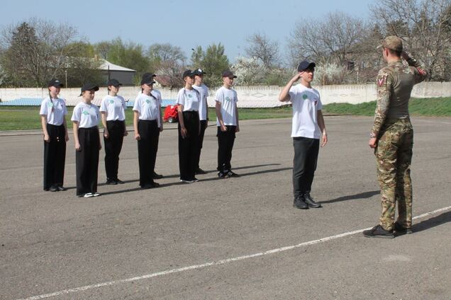Руйнують національну ідентичність: ГУР оприлюднило дані про сімох осіб, причетних до мілітаризації українських дітей на окупованих територіях