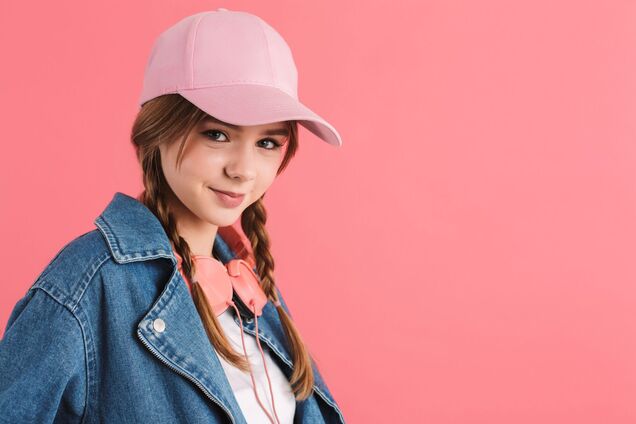 Прически, которые можно носить с кепкой: стильные идеи