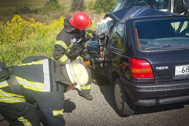 Під Києвом зіткнулись два легковики: є загиблий та постраждалий. Подробиці ДТП та фото