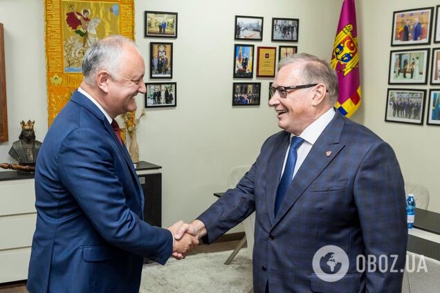 Додон пожал руку послу РФ и помечтал о 'стратегическом партнерстве'