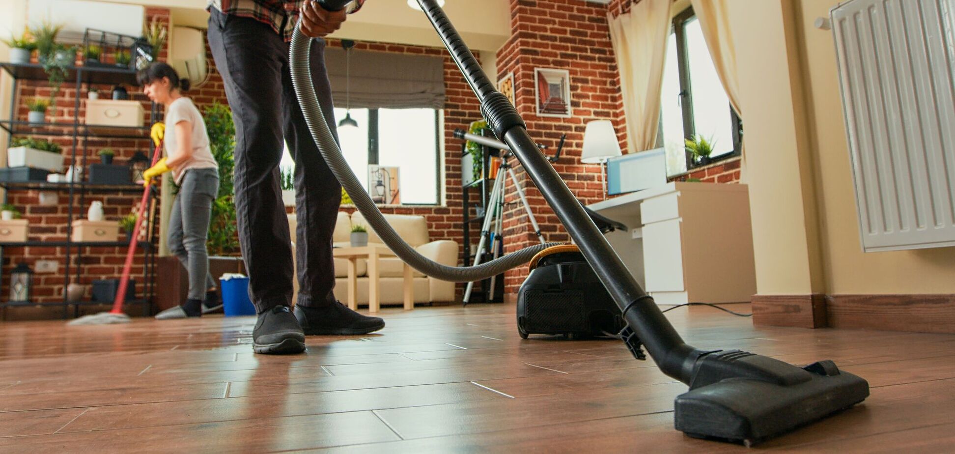 Какие предметы нельзя пылесосить: эксперты сделали предупреждение