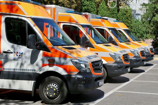 Днепр получил от немецкого города-партнера Кельна машины скорой помощи