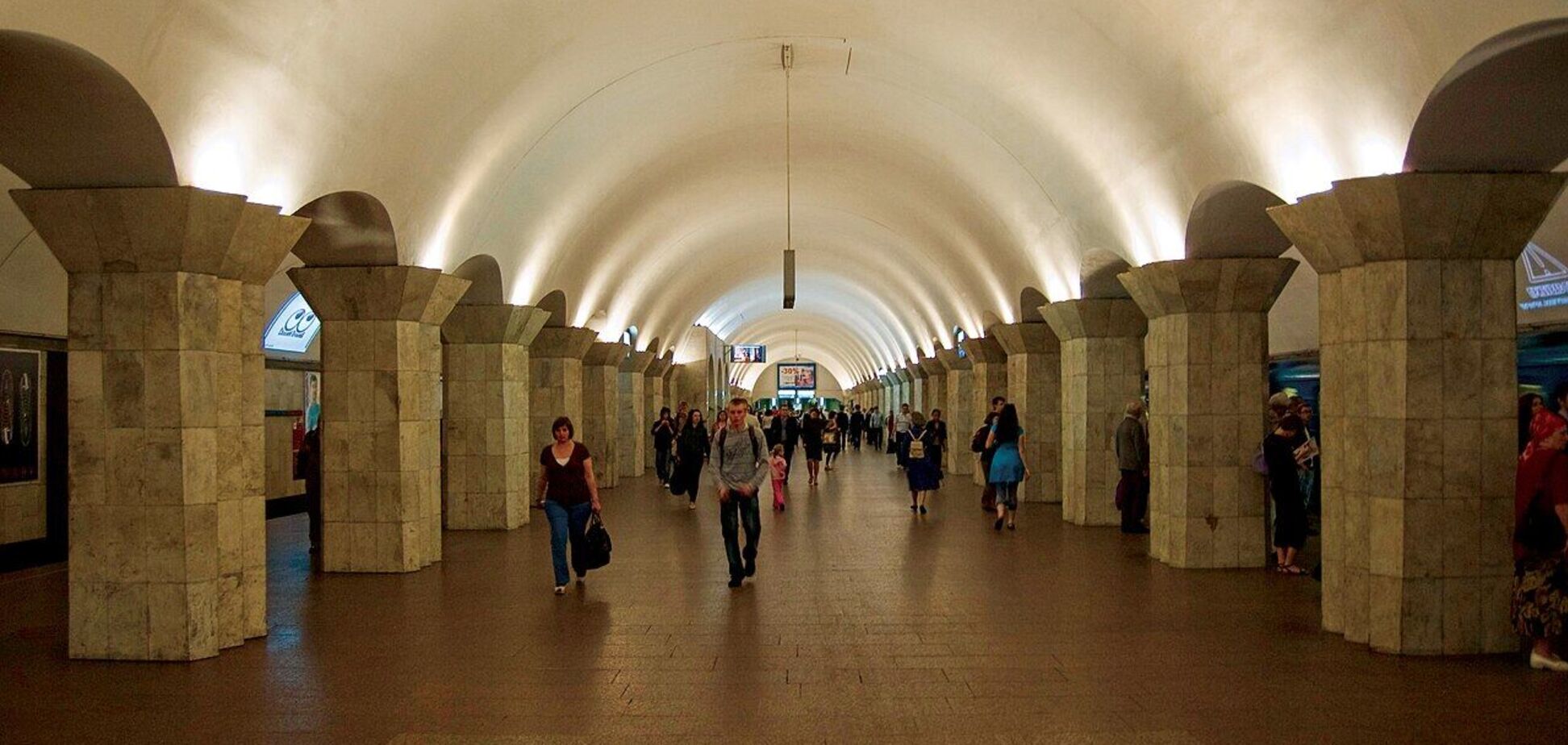 Історичний момент: рівно 34 роки тому замінили назву станції метро 'Майдан Незалежності' в Києві. Унікальне фото