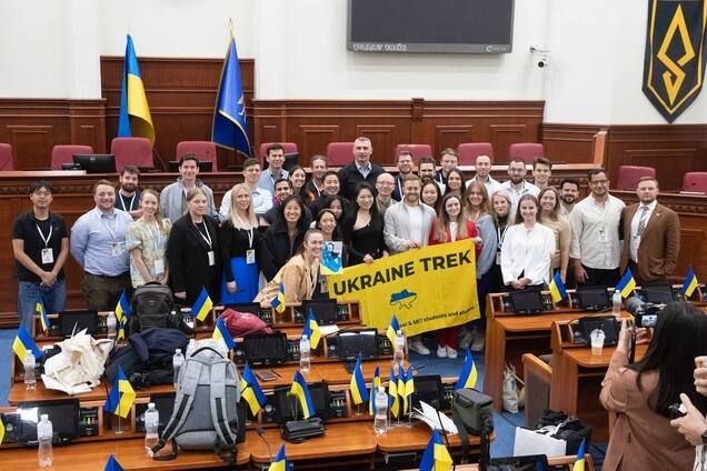 Кличко зі студентами з 10 країн світу обговорив життя у Києві під час війни