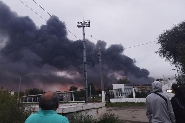 Дроны атаковали Новокуйбышевский и Афипский НПЗ в России: вспыхнули мощные пожары. Фото и видео