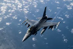 Румунський F-16 знищив морський дрон неподалік газовидобувної платформи: що відомо про інцдент