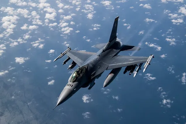 Румынский F-16 сбил морской дрон недалеко от газодобывающей платформы: что известно об инциденте