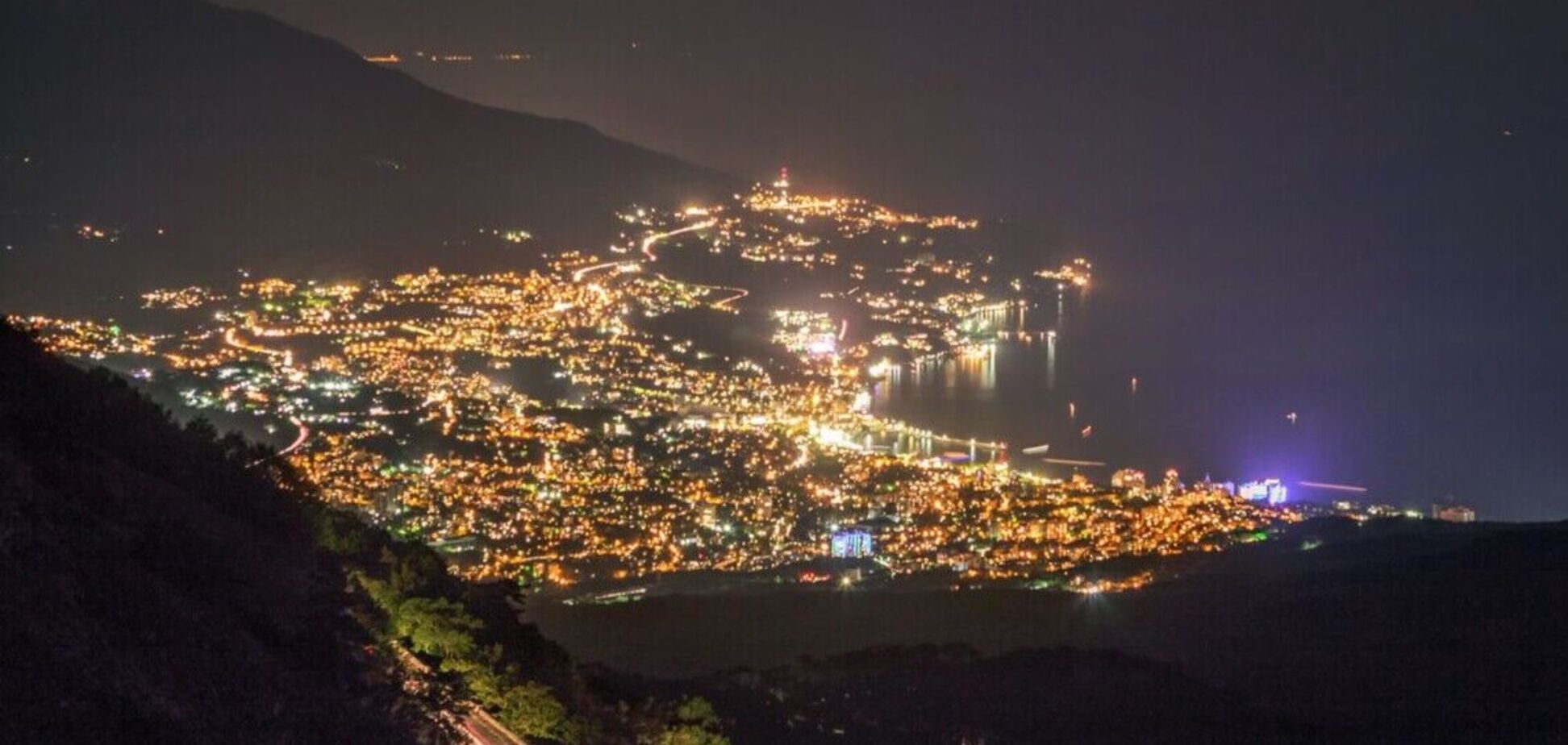 В оккупированном Крыму прогремели взрывы: в сети заявили о налете около 200 БПЛА