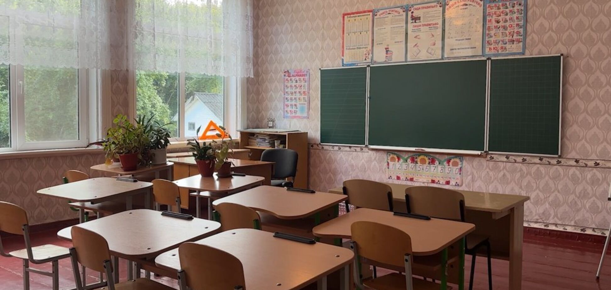 'Наши дети будут сидеть дома, пока не откроют школу!' На Черниговщине родители поставили ультиматум властям