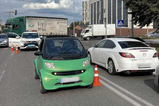 Под Киевом легковушка на пешеходном переходе сбила женщину. Подробности и фото