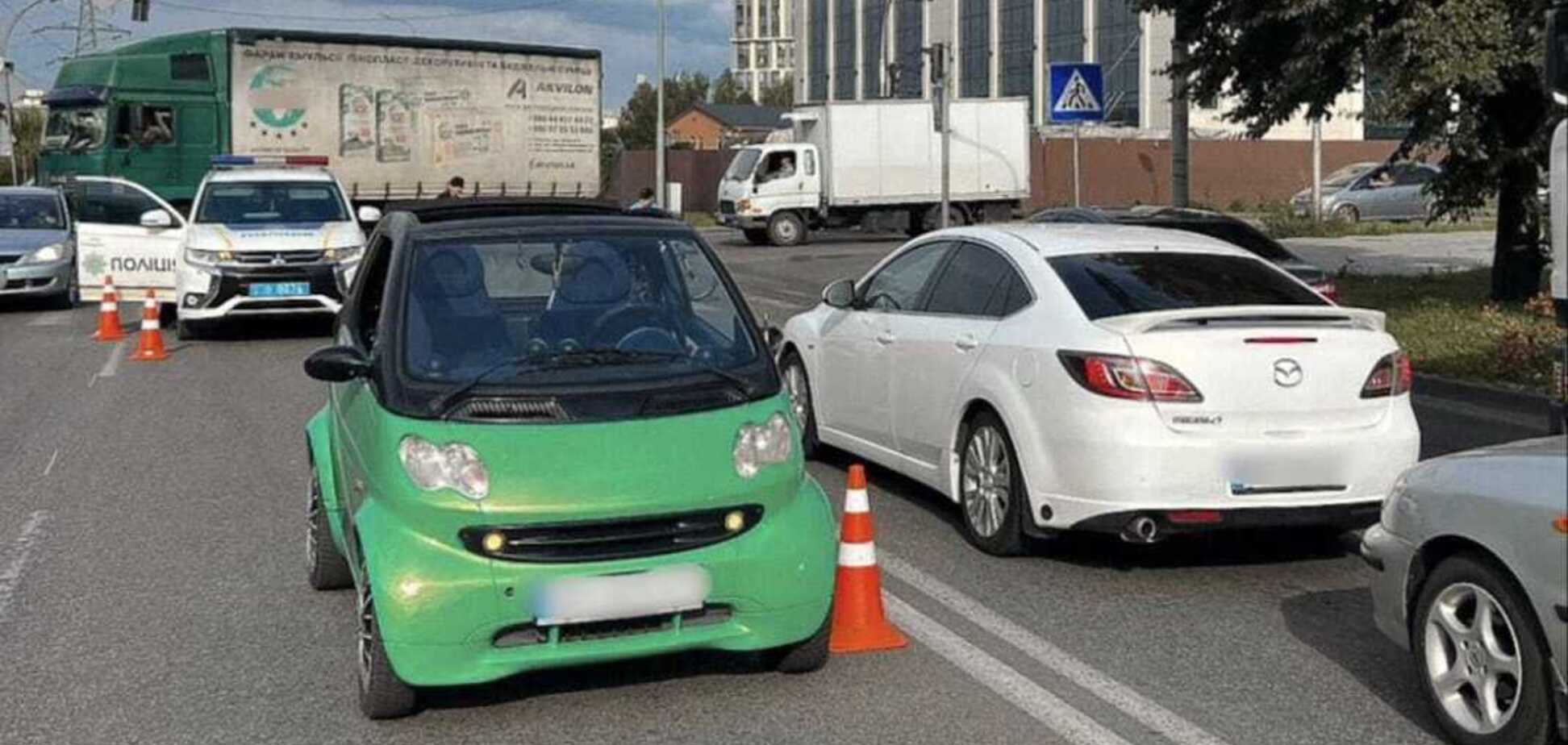 Под Киевом легковушка на пешеходном переходе сбила женщину. Подробности и фото