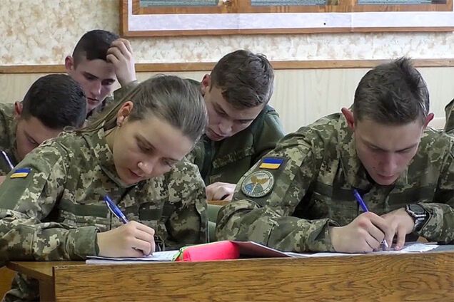 Дети закрыты на ключ, педагоги 'вправляют мозги': Залужный объяснил, что не так с военными лицеями в Украине