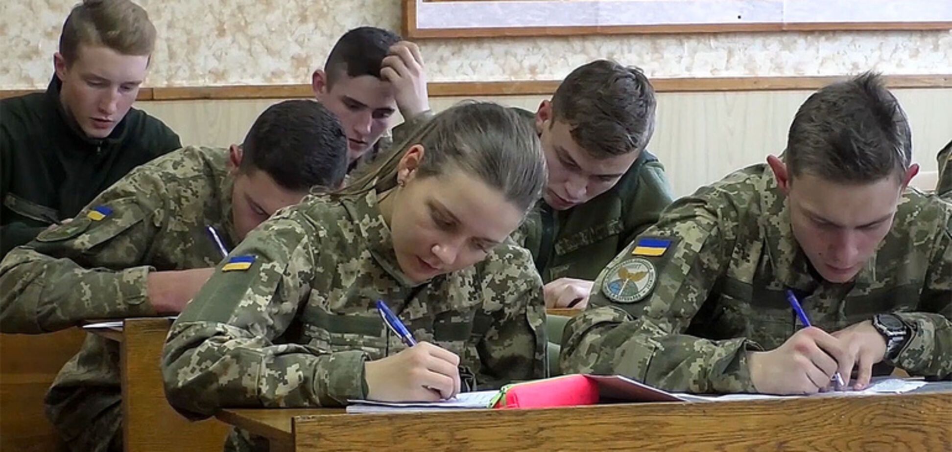 Дети закрыты на ключ, педагоги 'вправляют мозги': Залужный объяснил, что не так с военными лицеями в Украине