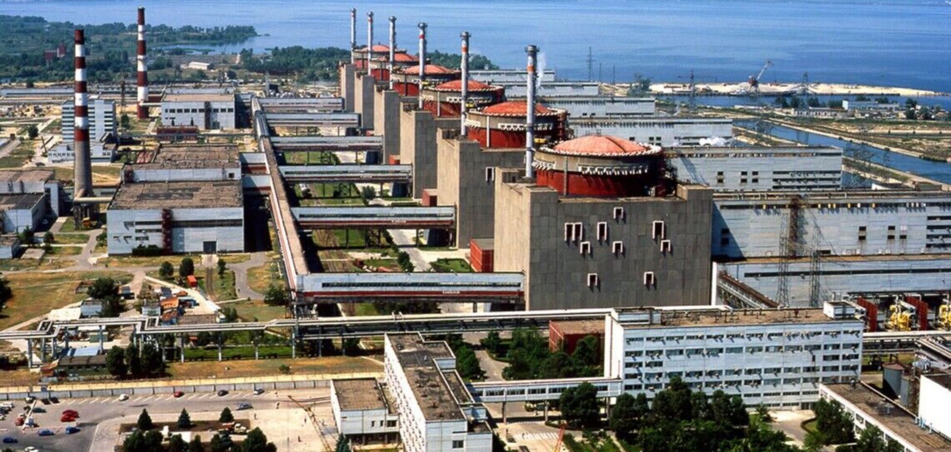 МАГАТЭ сообщило о взрывах и дыме вблизи Запорожской АЭС: что известно