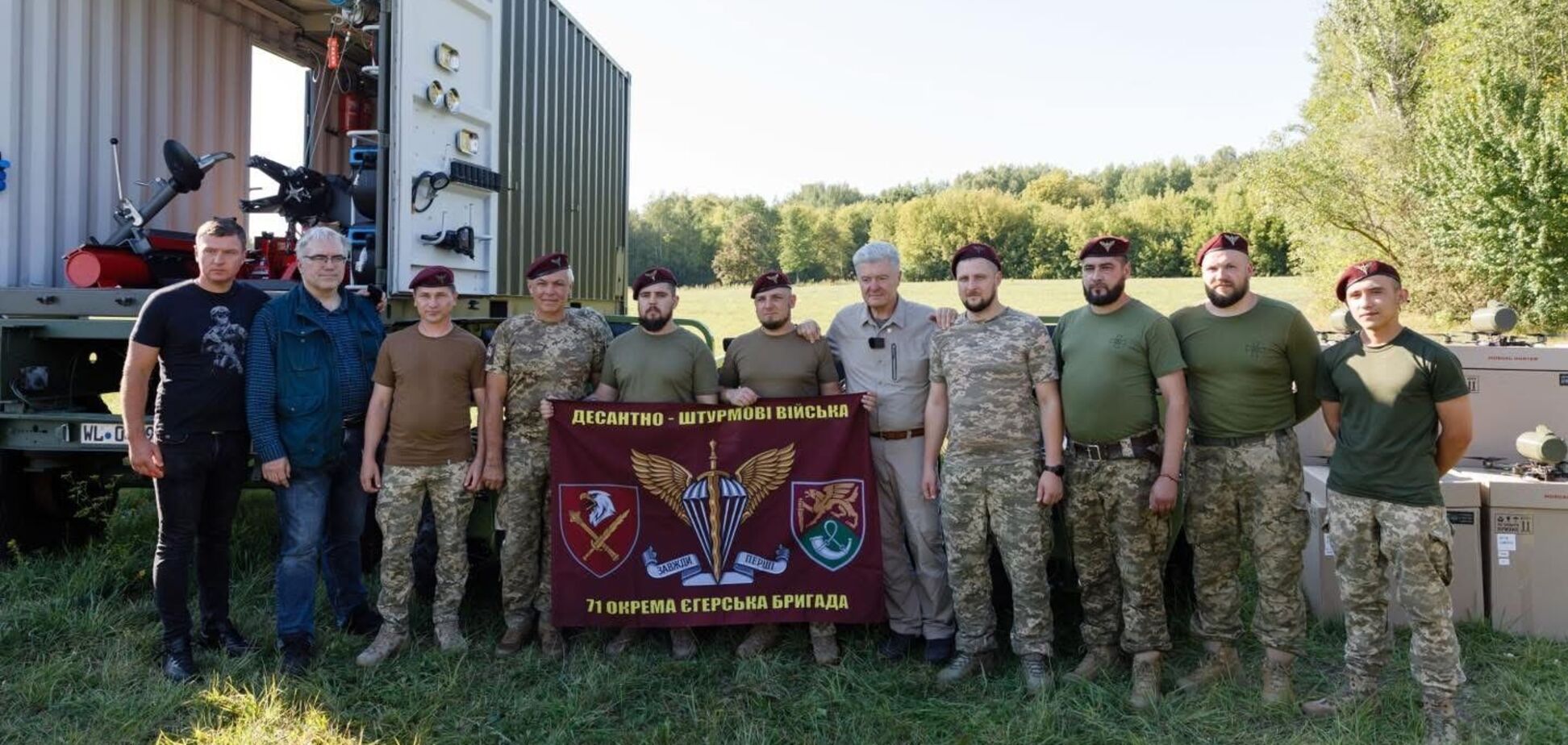 Порошенко на Сумщині: посилення ЗСУ – наш пріоритет номер один