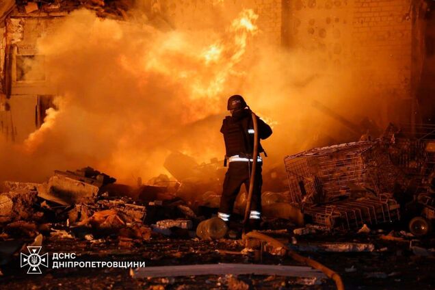 РФ ночью ударила по Днепропетровщине: в Днепре и Павлограде вспыхнули пожары. Фото