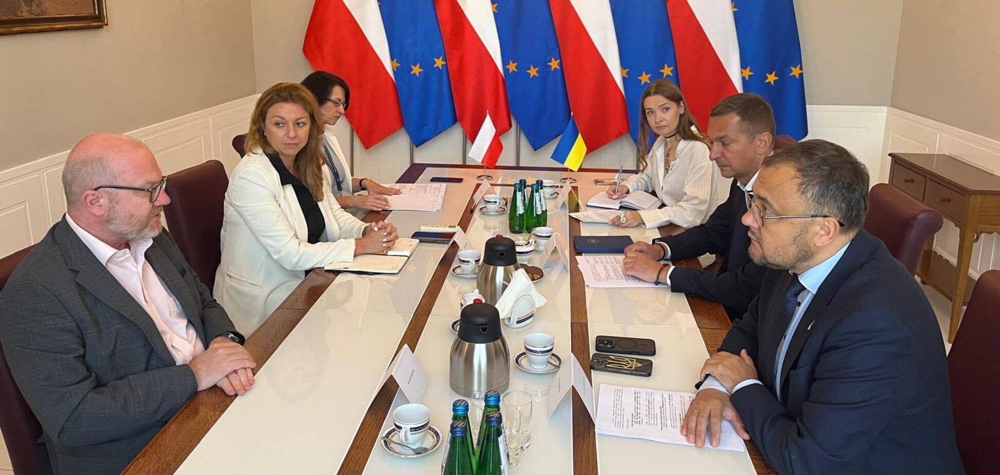 Вето на допомогу українцям у Польщі: у МВС пообіцяли врегулювати статус біженців