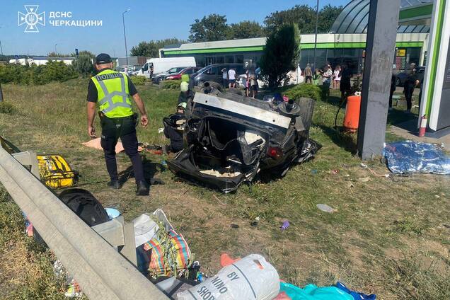 На Уманщине произошло жуткое ДТП: погибли водитель и двое пассажиров, среди них – ребенок. Фото