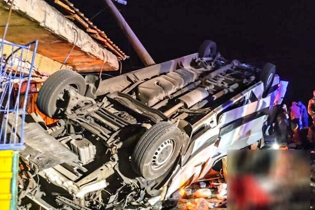 На Николаевщине рейсовый автобус попал в ДТП: три человека погибли. Фото