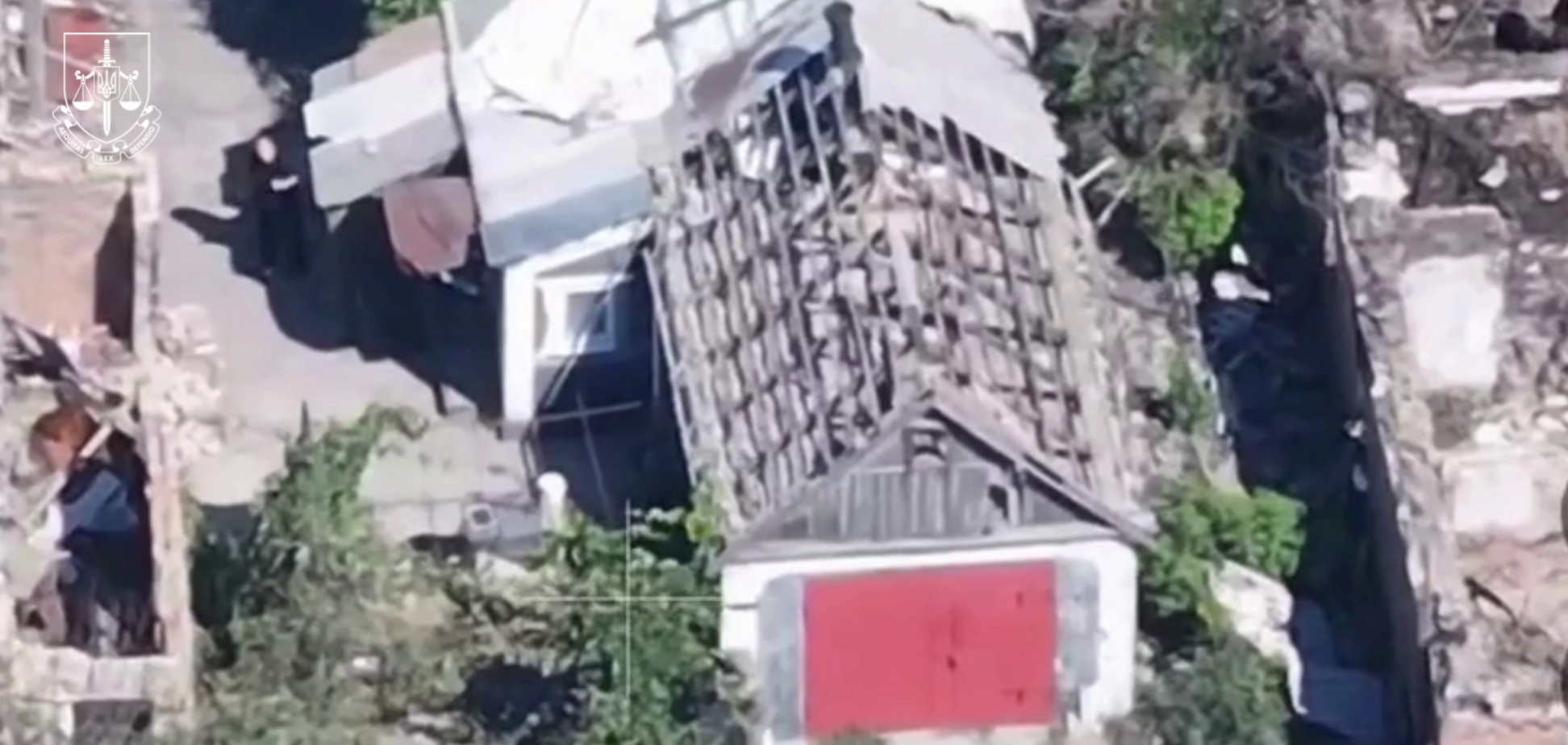 Сховався за гаражем і відкрив вогонь: на Донеччині окупант убив цивільного, момент злочину зафіксували камери. Відео