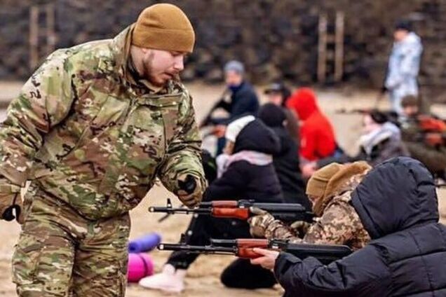 Украинцев будут готовить к национальному сопротивлению с 14 лет: в Минобороны объяснили, как это будет происходить