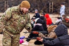 Українців готуватимуть до національного спротиву з 14 років: у Міноборони пояснили, як це відбуватиметься