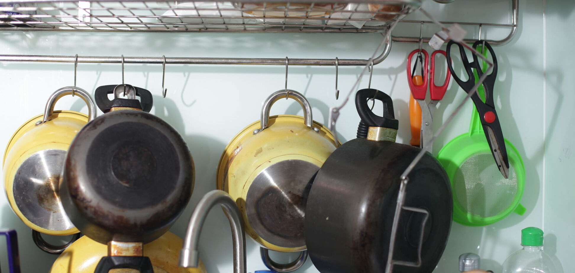 Как до блеска почистить кастрюли и сковородки: самый действенный способ