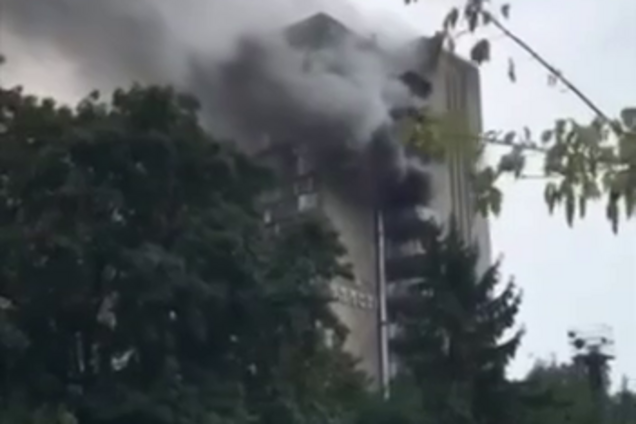 У Львові спалахнула потужна пожежа в готелі, піднявся дим: рятувальники евакуювали людей. Відео