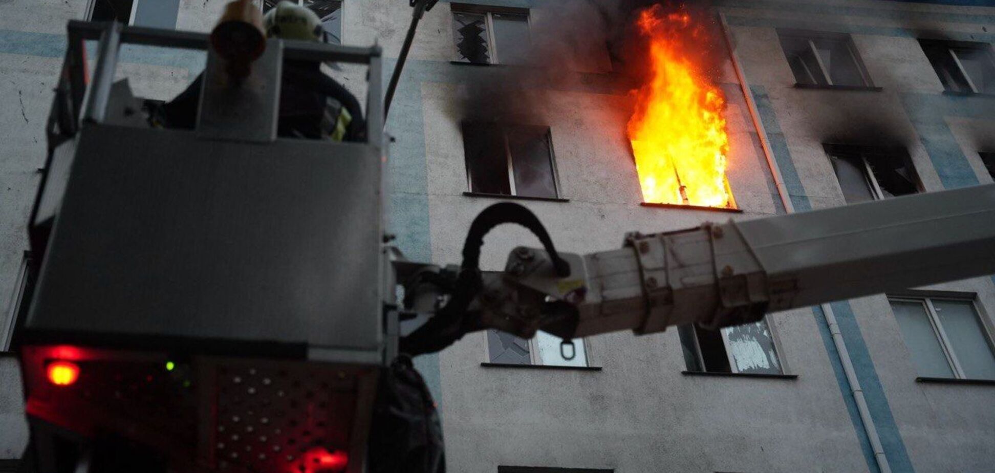 Оккупанты атаковали Одесскую область ударными дронами: вспыхнули масштабные пожары, уничтожены павильоны на радиорынке. Фото и видео