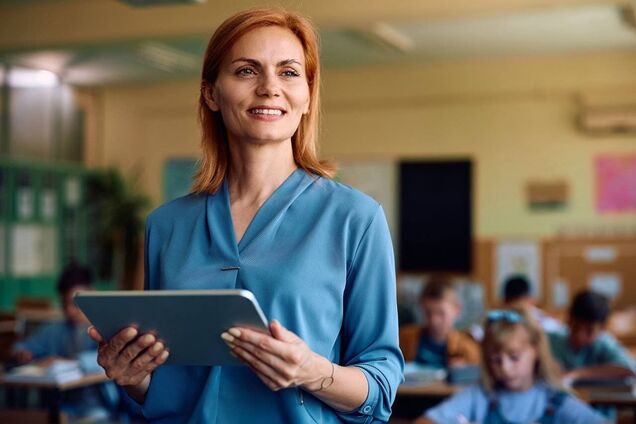 'Поки допомагаємо ми – допомагають нам': Фонд Ріната Ахметова привітав переможців серед вчителів у конкурсі есе