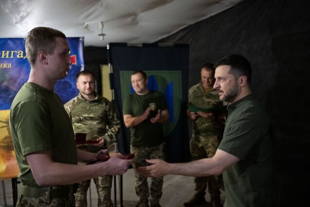 Фіксують найманців із Китаю та країн Африки: Зеленський на Харківщині відзначив нагородами оборонців Вовчанського та Липецького напрямків. Фото і відео