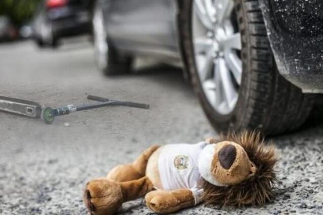 На Волыни 11-летний мальчик наехал автомобилем на двухлетнюю сестру: ребенок погиб на месте