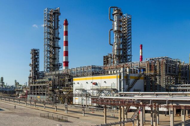 Рязанський НПЗ вдвічі скоротив потужності після атаки дронів, а Новокуйбишевський зупинив роботу – Reuters