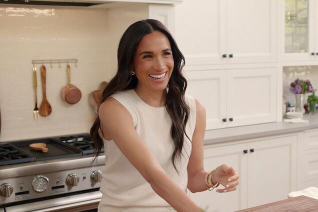 Меган Маркл обвинили в краже платья за $1700: как она отреагировала на упреки