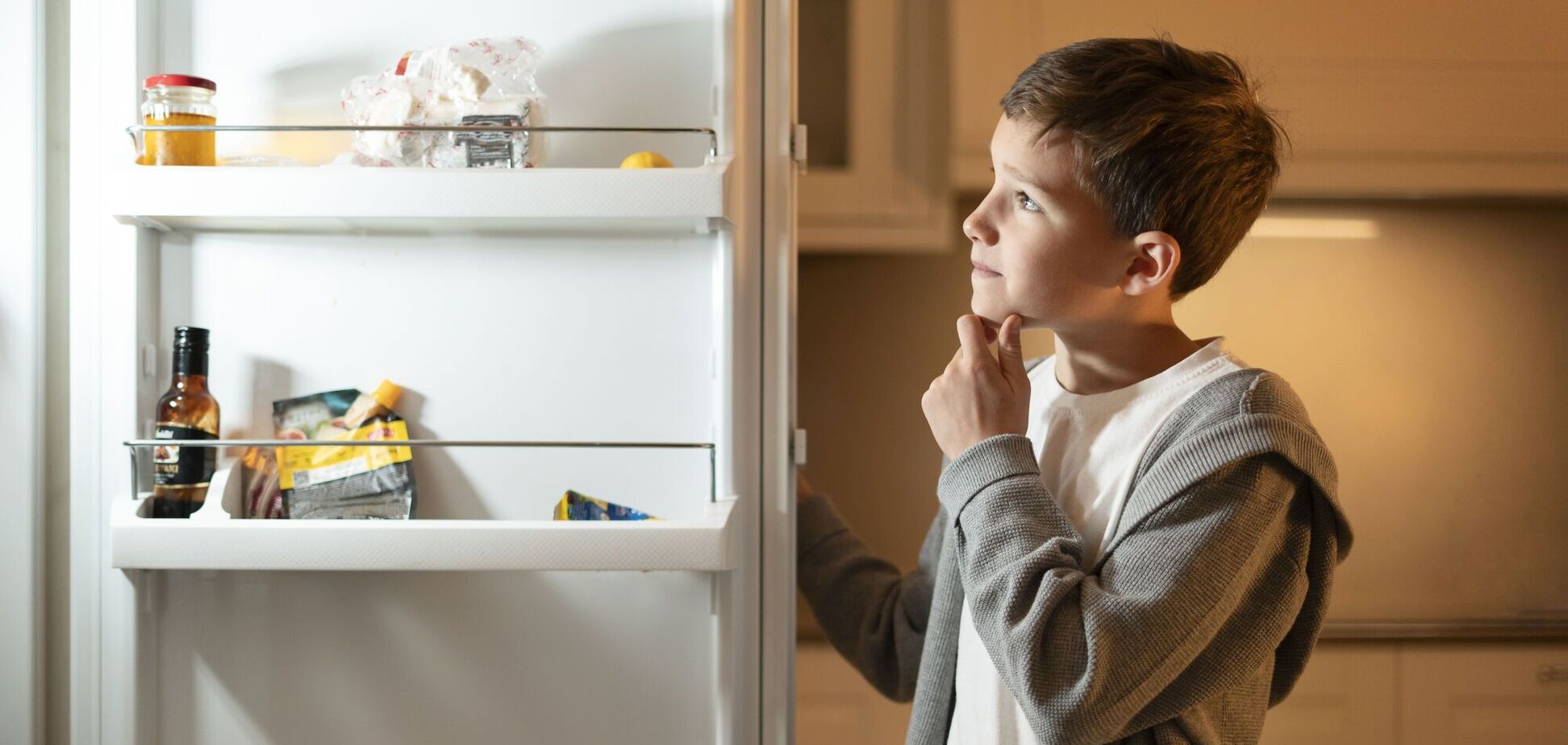Почему еда быстро портится в холодильнике: главная ошибка