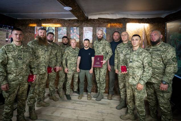 Зеленський побував на Сумському напрямку фронту: які важливі питання обговорив із командирами. Фото