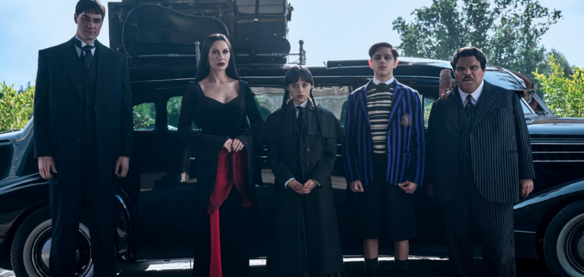 Вышел второй сезон сериала 'Уэнздей': что нужно помнить перед просмотром