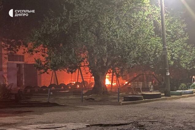 РФ ударила 'Шахедами' по Днепру и области: вспыхнули пожары, пострадали четыре человека. Видео